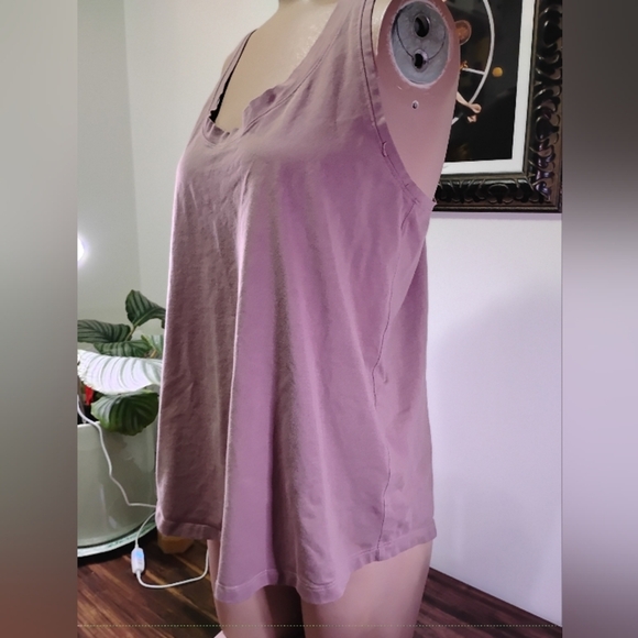 Lululemon NWOT Dusty Rose Pink Running, Yoga, Workout Quick Dry Top. - Picture 2 of 6